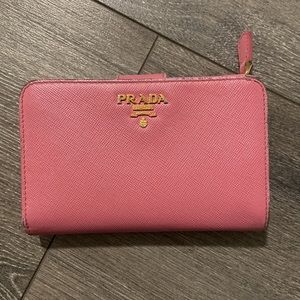✨OPEN TO OFFERS✨ Preloved Authentic Pink Prada Saffiano Wallet